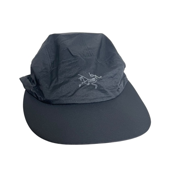 New Arc’teryx Norvan Regular Brim Hat in Black - Picture 1 of 6
